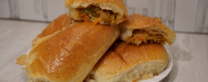 Печеные пирожки с капустной начинкой
