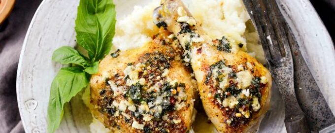 Курица, запеченная с чесноком и пармезаном