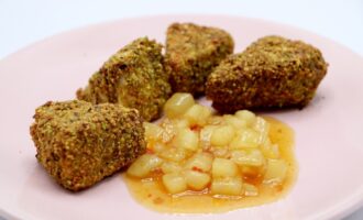 Жареный сыр "Бри" в фисташковой панировке