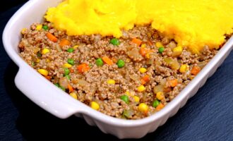 Тыква с фаршем и овощами в духовке
