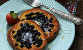 Гренки с черникой
