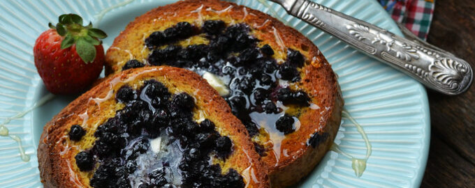 Гренки с черникой