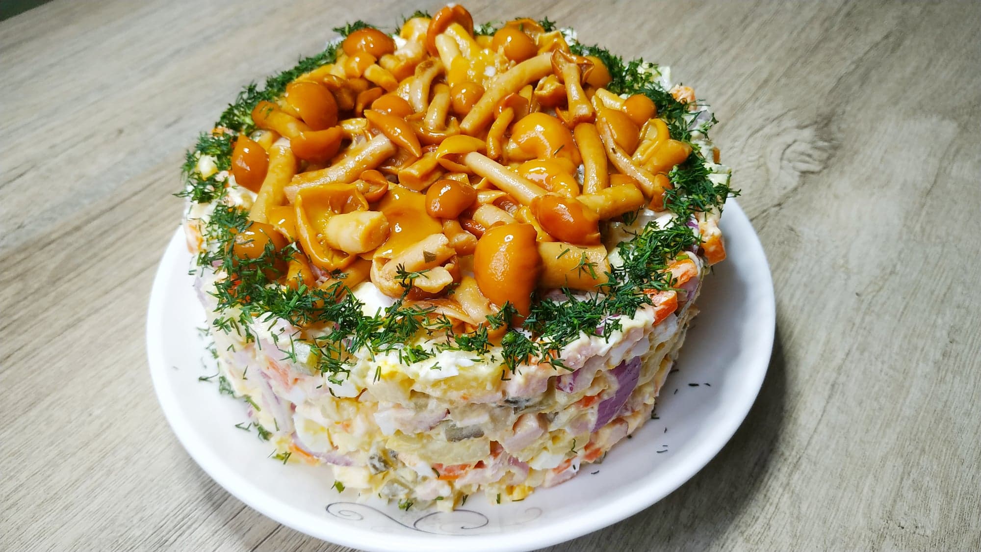 Вкусные салаты на новый год. Салат. Красивые салаты. Новогодние салаты. Салаты на новый.