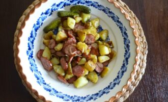 Жареная картошка с колбасой