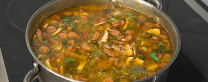 Солянка сборная мясная с квашеными огурцами
