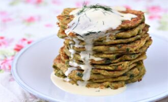 Кабачковые оладьи с сыром и зеленью