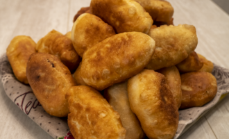 Пирожки с мясом из бездрожжевого теста жареные