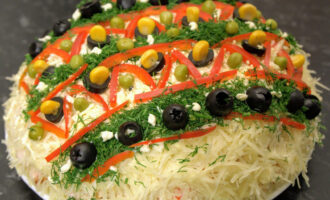 Новогодний слоёный салат с курицей