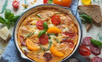 Картофельная запеканка с копченой колбасой