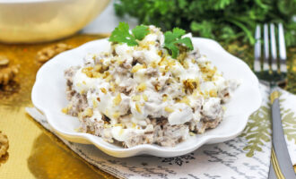 Мужской мясной салат с говядиной.