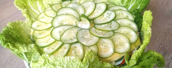 Торт-салат к новогоднему столу с крабовыми палочками