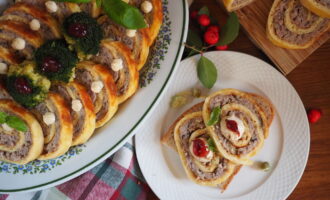 Сырный рулет на Новый год
