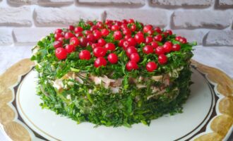 Слоеный салат «Сосновый бор»