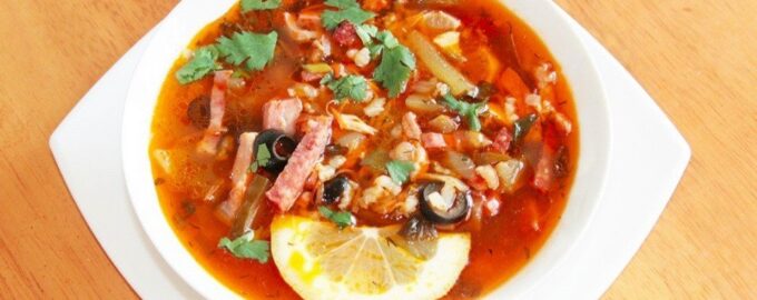 Вкусная солянка в мультиварке
