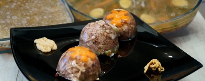 Прозрачный холодец из трех видов мяса