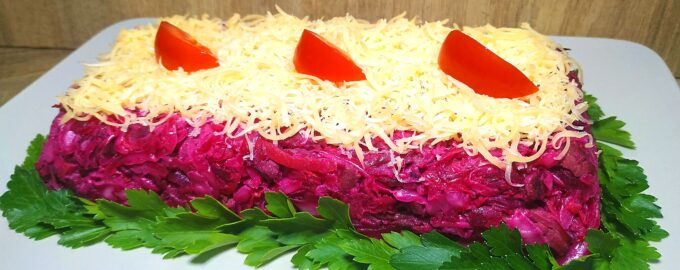 Салат с говядиной свеклой и квашеной капустой