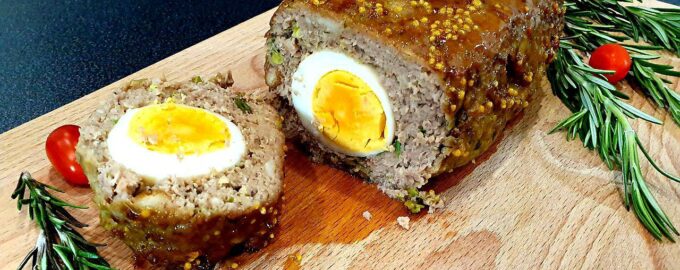 Мясной рулет из фарша с яйцом в духовке