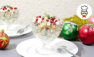 Салат Зимняя романтика с копченой куриной грудкой