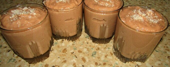 Шоколадный десерт без выпечки и желатина