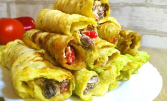 Рулетики из пекинской капусты с начинкой.