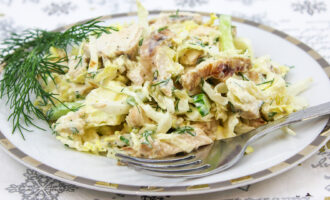 Сочный салат из пекинской капусты с курицей