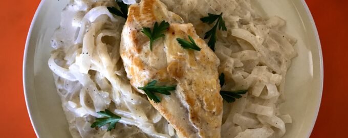 Блюдо с ширатаки и курицей