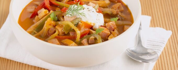 Солянка с колбасой