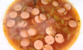 Солянка с сосисками