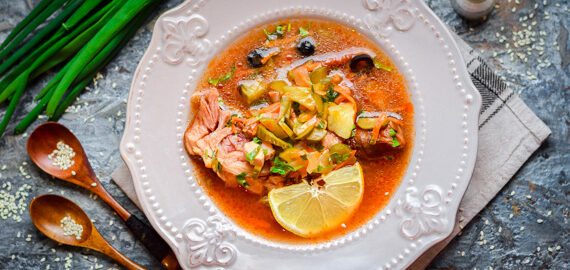 Солянка с копченой курицей