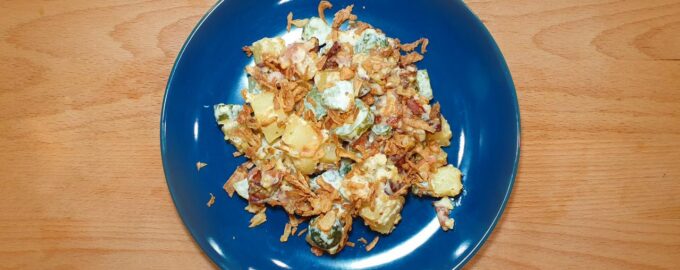 Картофельный салат с солеными огурцами