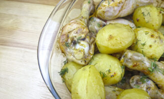 Куриные ножки с картошкой в духовке