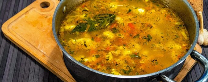 Куриный суп с клецками по-домашнему