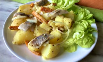 Салат с селедкой и картошкой