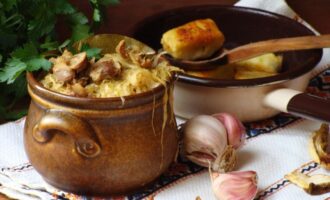 Куриные желудки с квашеной капустой