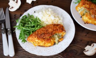 Куриное филе, фаршированное грибами и сыром
