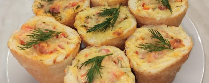 Закуска из фаршированого багета в духовке