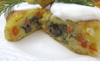 Картофельные зразы с морковью и грибами
