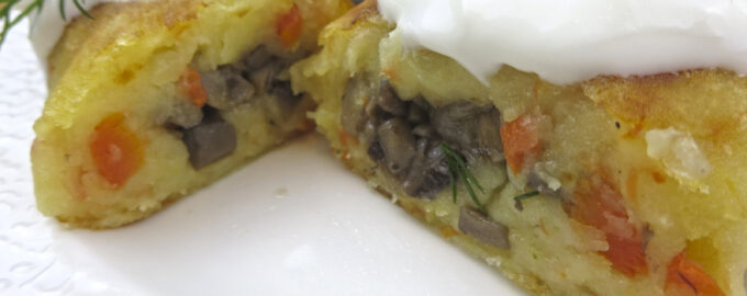 Картофельные зразы с морковью и грибами