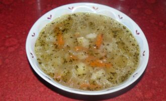 Постный суп с консервированным горошком