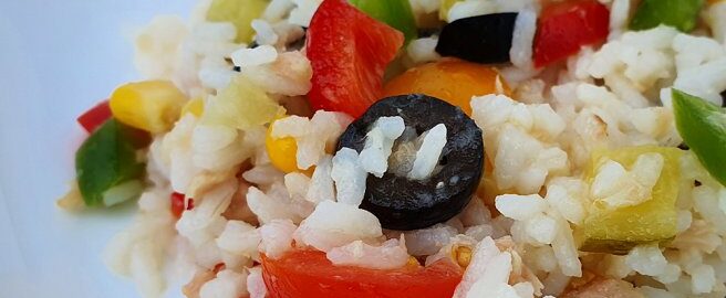 Салат с рисом и тунцом
