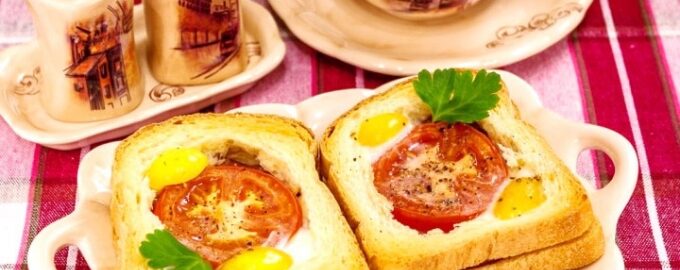 Горячие бутерброды с ветчиной и яйцами