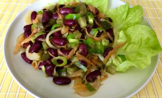 Салат из консервированной фасоли