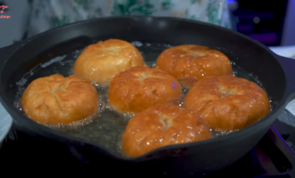 Беляши с начинкой из мясного фарша
