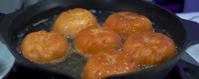 Беляши с начинкой из мясного фарша