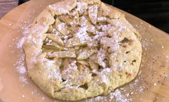 Постный пирог с яблоками — галета