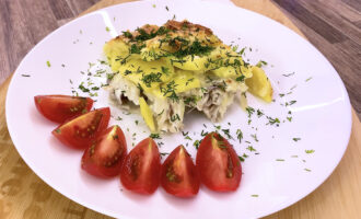 Вкусный минтай в духовке с картошкой