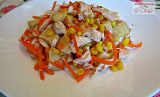 Диетический салат с курицей и овощами