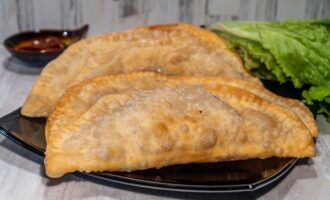 Чебуреки с сочной мясной начинкой