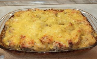 Запеканка из курицы и гречки с сырной корочкой
