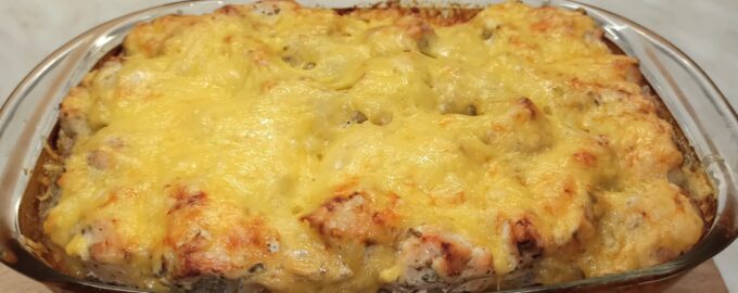 Запеканка из курицы и гречки с сырной корочкой